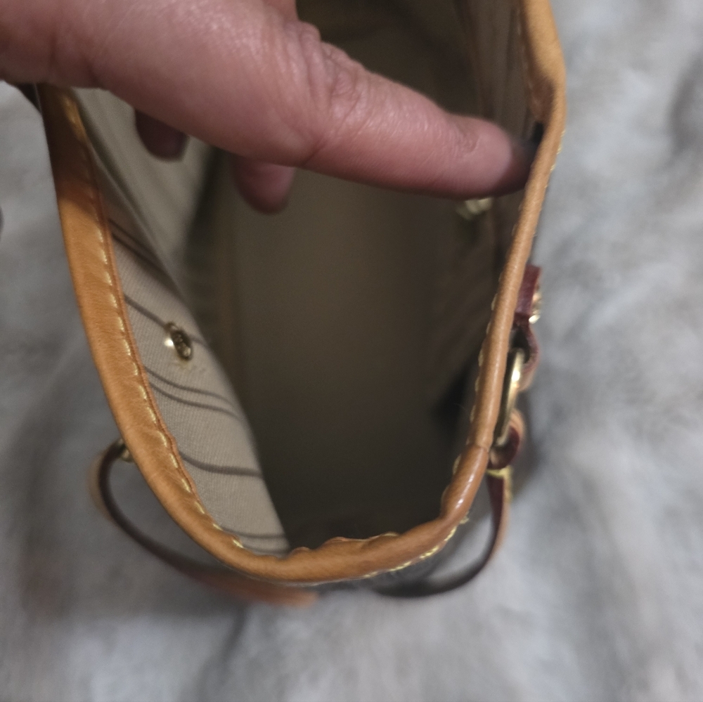 Louis Vuitton Monogram Neverfull PM Pre Owned. 100% Authentic Good Condition - Picture 4 of 16
